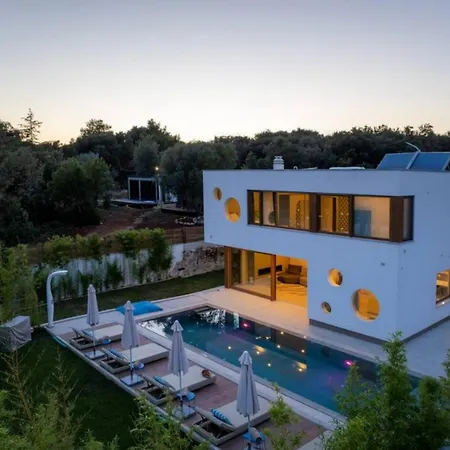 Villa Near With 12 Meters Long Heated Pool *