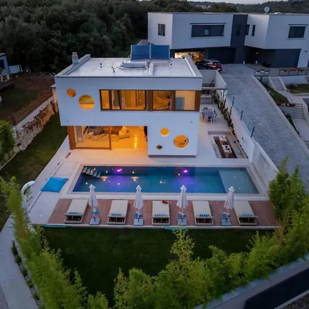 Near With 12 Meters Long Heated Pool * Pjescana Uvala