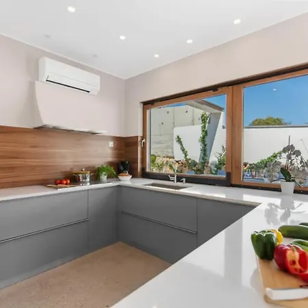 Near With 12 Meters Long Heated Pool * Pjescana Uvala