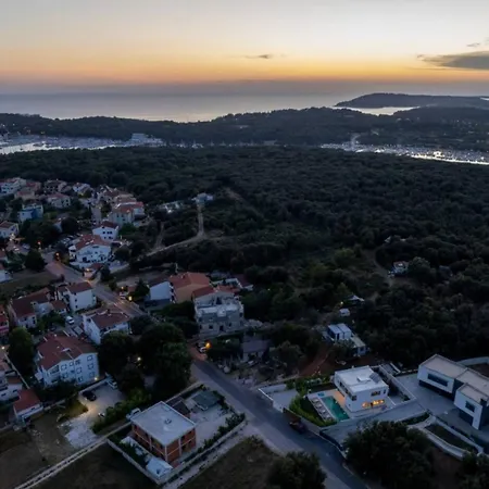 Near With 12 Meters Long Heated Pool * Pjescana Uvala