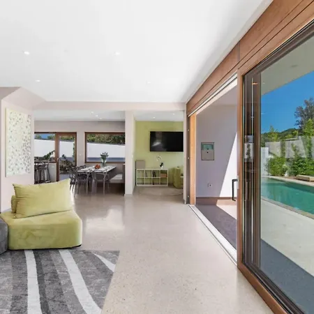 Near With 12 Meters Long Heated Pool Pjescana Uvala