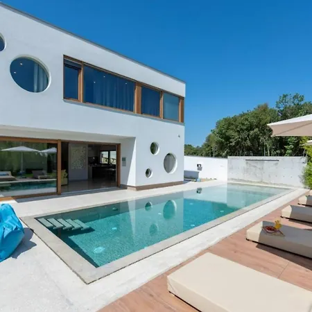 Villa Near With 12 Meters Long Heated Pool
