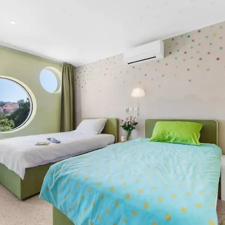 Near With 12 Meters Long Heated Pool * Pjescana Uvala