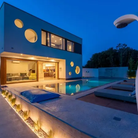 Near With 12 Meters Long Heated Pool Pjescana Uvala